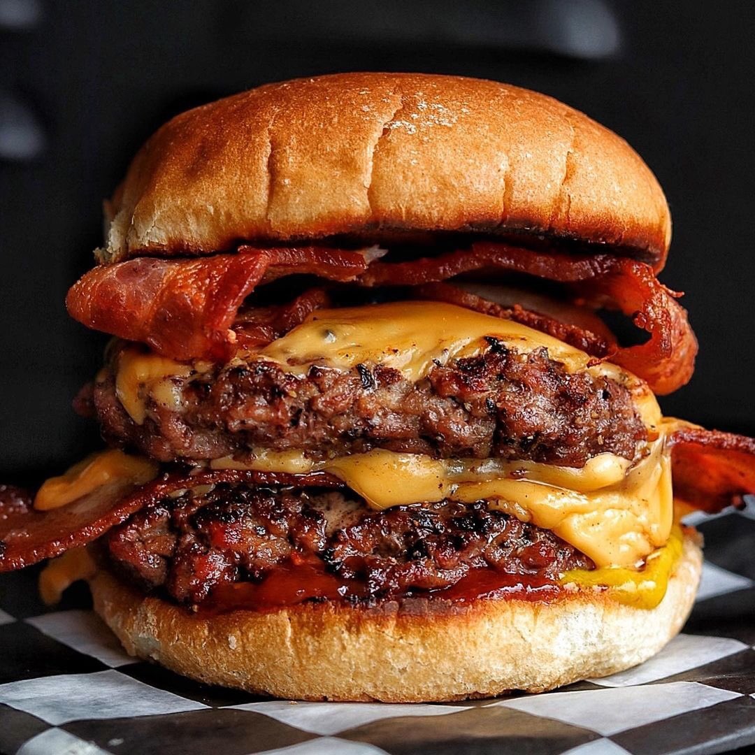 bacon double cheeseburger 02.jpg
